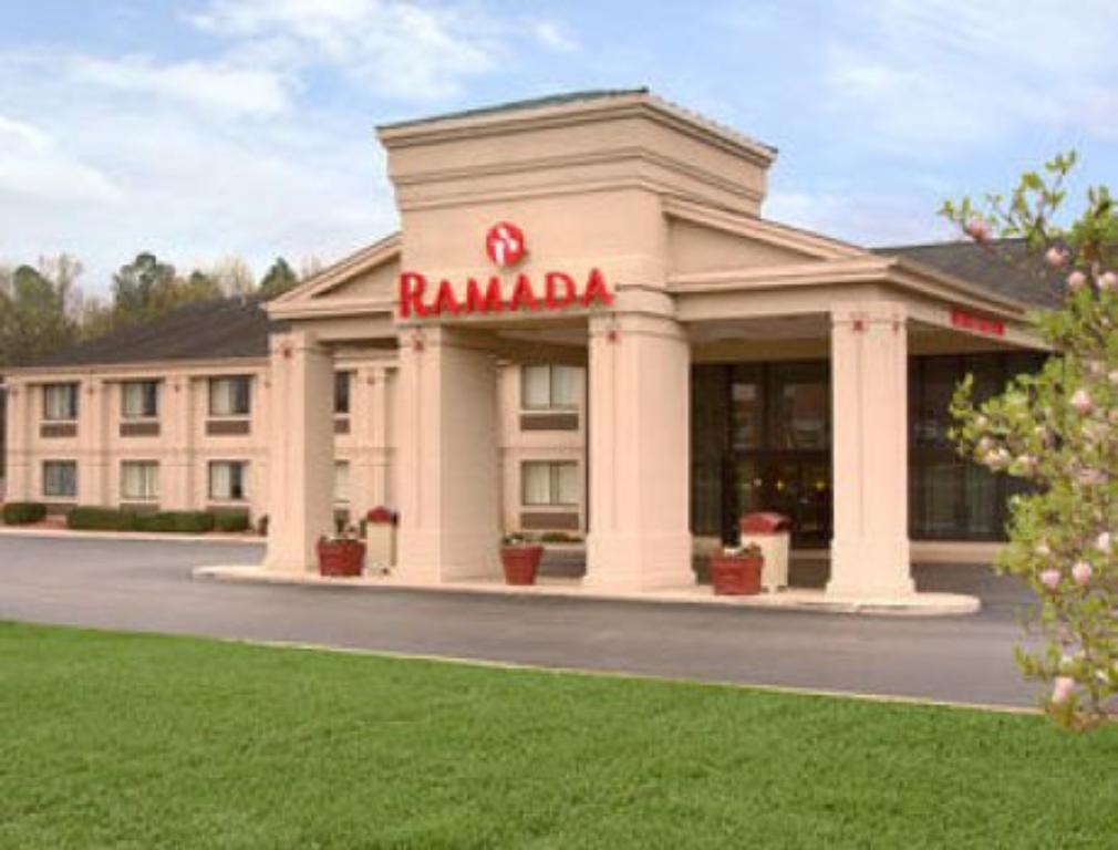 Ramada By Wyndham Tuscaloosa Hotel Exterior photo